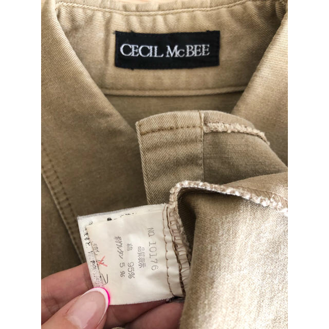 CECIL McBEE(セシルマクビー)のCECIL  McBEE セシルマクビー　デニムシャツ　トップス　レディース レディースのトップス(シャツ/ブラウス(長袖/七分))の商品写真