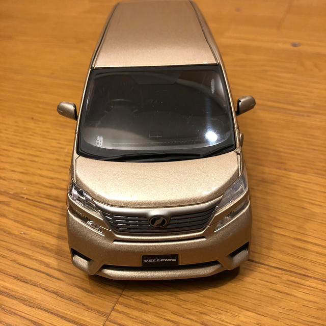 トヨタ TOYOTA ヴェルファイア 1/24 ミニカー ホワイト H107