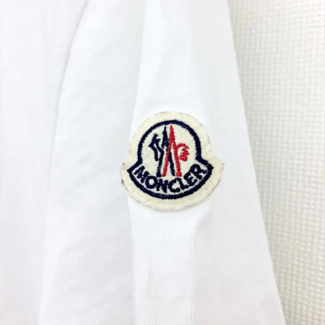 MONCLER(モンクレール)の★希少★ MONCLER Tシャツ S ハイビスカス ロゴ ワッペン 完売品 メンズのトップス(Tシャツ/カットソー(半袖/袖なし))の商品写真