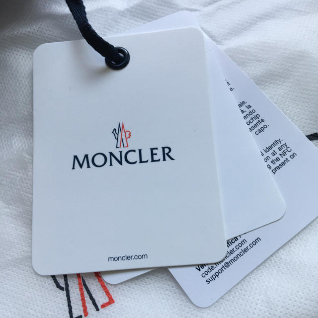 MONCLER(モンクレール)の新品タグ付き　モンクレール ベースボールキャップネイビーMONCLER NAVY メンズの帽子(キャップ)の商品写真