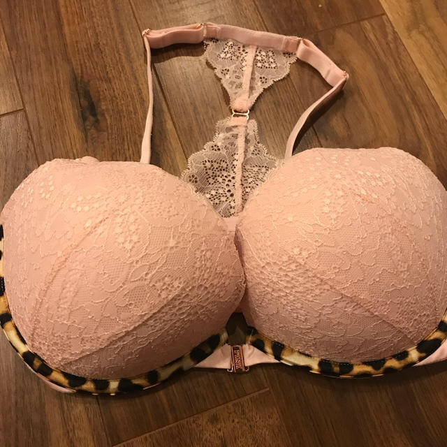 Victoria's Secret(ヴィクトリアズシークレット)のVictoria's secret ブラジャー　4点セット レディースの下着/アンダーウェア(ブラ)の商品写真