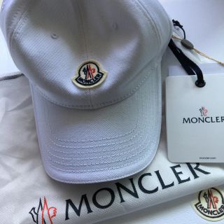 モンクレール(MONCLER)の新品タグ付き　モンクレール　ベースボールキャップ　白　MONCLER white(キャップ)