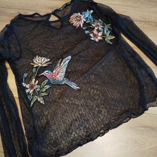 ベルシュカ(Bershka)の新品未使用　ベルシュカ　シースルー刺繍トップス(カットソー(長袖/七分))