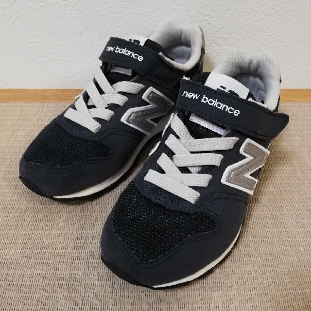 New Balance(ニューバランス)の美品✨ニューバランス　キッズスニーカー　YV996　ネイビー　17.0cm キッズ/ベビー/マタニティのキッズ靴/シューズ(15cm~)(スニーカー)の商品写真