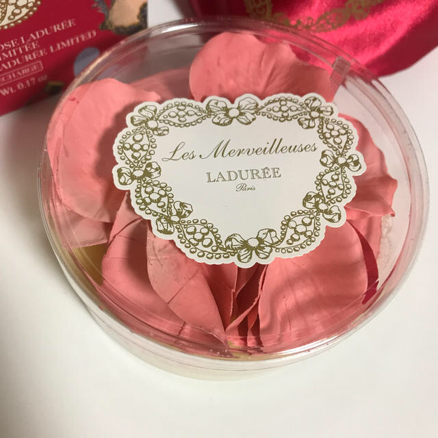 Les Merveilleuses LADUREE(レメルヴェイユーズラデュレ)の【連休中のみ値下げ】ラデュレ　フェイスカラーとパウダーチーク コスメ/美容のベースメイク/化粧品(チーク)の商品写真