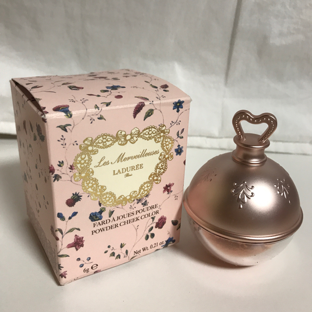 Les Merveilleuses LADUREE(レメルヴェイユーズラデュレ)の【連休中のみ値下げ】ラデュレ　フェイスカラーとパウダーチーク コスメ/美容のベースメイク/化粧品(チーク)の商品写真