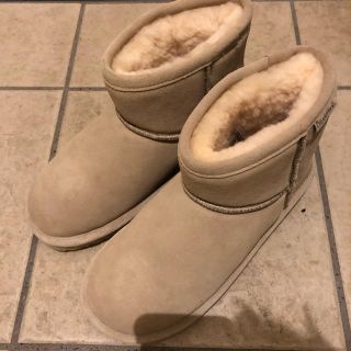 ベアパウ(BEARPAW)のBEARPAW  ムートンブーツ　ベージュ　サイズ8    25㎝(ブーツ)