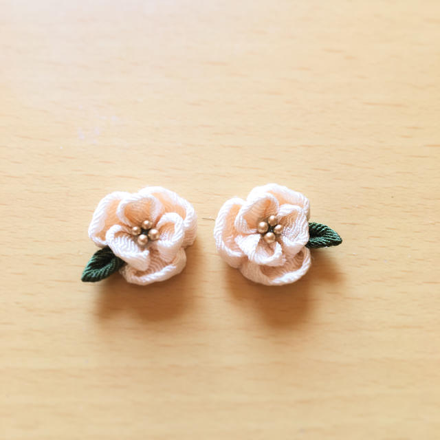 白椿のピアス レディースの水着/浴衣(和装小物)の商品写真