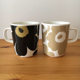 マリメッコ(marimekko)のおばば様　マリメッコ　マグカップ２個セット　ウニッコ柄【新品】(グラス/カップ)