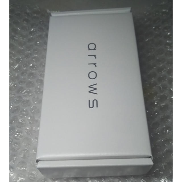 ARROW(アロー)のarrows M05 新品未開封 スマホ/家電/カメラのスマートフォン/携帯電話(スマートフォン本体)の商品写真