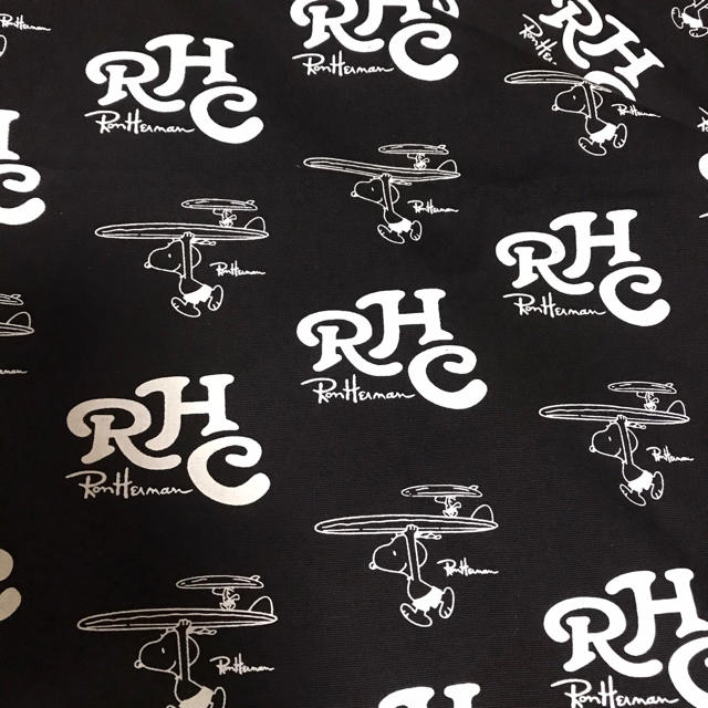 Ron Herman(ロンハーマン)のスヌーピー　生地　サーフ柄 ハンドメイドの素材/材料(生地/糸)の商品写真