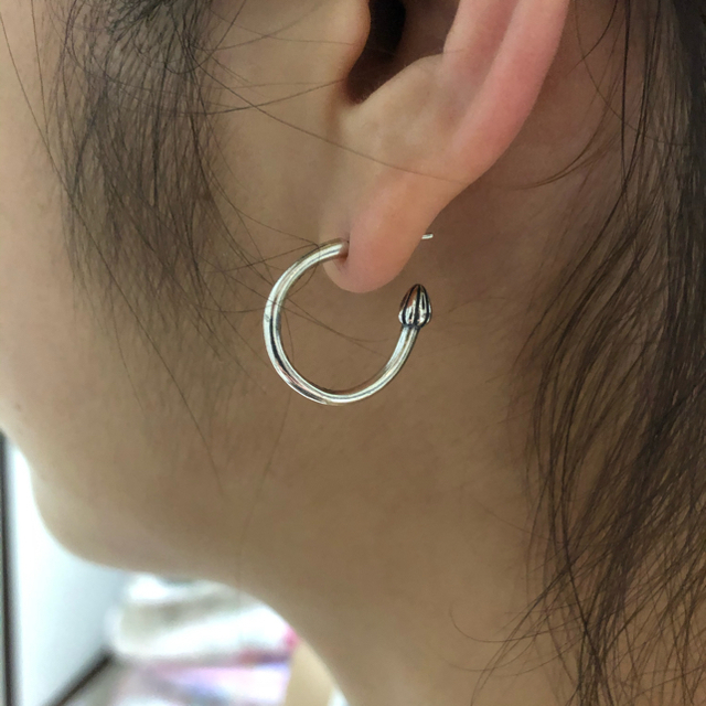 Chrome Hearts(クロムハーツ)のc型 フープピアス silver925 両耳 男女兼用 インポート品 メンズのアクセサリー(ピアス(両耳用))の商品写真