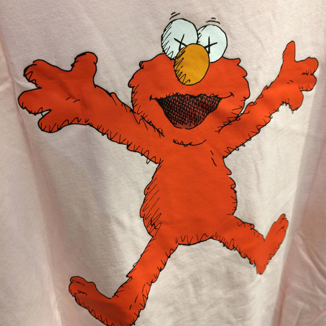 SESAME STREET(セサミストリート)のkaws セサミストリート GU Tシャツ XL カウズ メンズのトップス(Tシャツ/カットソー(半袖/袖なし))の商品写真