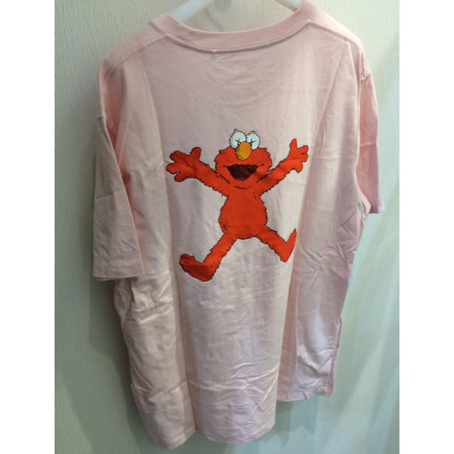 SESAME STREET(セサミストリート)のkaws セサミストリート GU Tシャツ XL カウズ メンズのトップス(Tシャツ/カットソー(半袖/袖なし))の商品写真