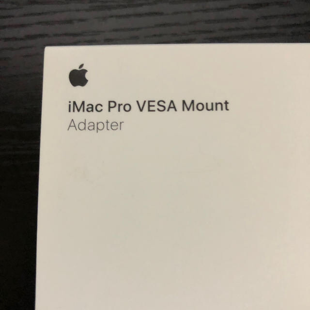 Apple(アップル)のiMac Pro VESA Mount Adapter Kit スペースグレイ スマホ/家電/カメラのPC/タブレット(デスクトップ型PC)の商品写真