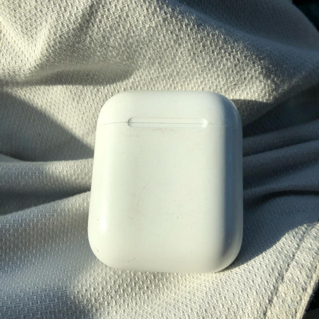 AirPods エアポッズ　第２世代 スマホ/家電/カメラのオーディオ機器(ヘッドフォン/イヤフォン)の商品写真