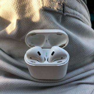 AirPods エアポッズ　第２世代(ヘッドフォン/イヤフォン)