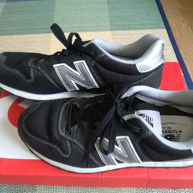 New Balance(ニューバランス)の１回使用！ニューバランス　N500　黒銀　メンズ　２８CM メンズの靴/シューズ(スニーカー)の商品写真