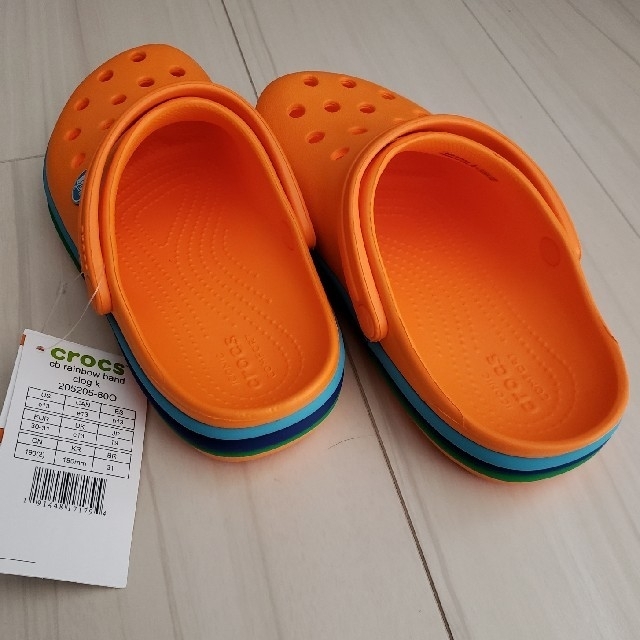 crocs(クロックス)のお値下げ済み　新品　クロックス　サンダル　19センチ キッズ/ベビー/マタニティのキッズ靴/シューズ(15cm~)(サンダル)の商品写真