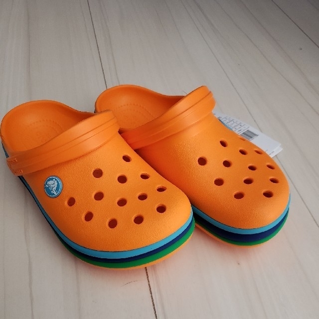 crocs(クロックス)のお値下げ済み　新品　クロックス　サンダル　19センチ キッズ/ベビー/マタニティのキッズ靴/シューズ(15cm~)(サンダル)の商品写真