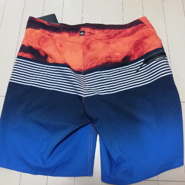 QUIKSILVER(クイックシルバー)の値下げ!【新品、レア品】クイックシルバー　水着 メンズの水着/浴衣(水着)の商品写真