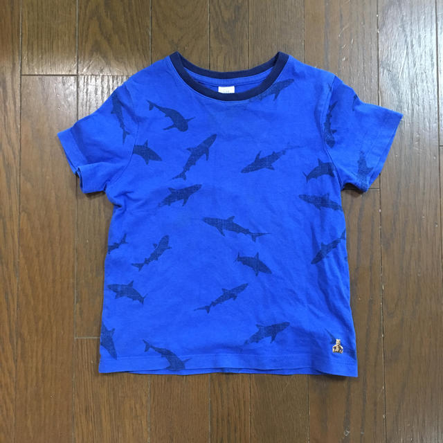 babyGAP(ベビーギャップ)のTシャツ baby GAP ４years 105 100 サメ 青 ブルー キッズ/ベビー/マタニティのキッズ服男の子用(90cm~)(Tシャツ/カットソー)の商品写真
