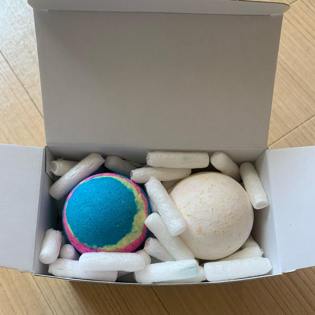 LUSH(ラッシュ)のLUSH バスボム コスメ/美容のボディケア(入浴剤/バスソルト)の商品写真