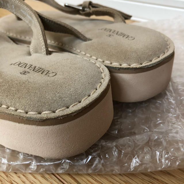 Plage(プラージュ)の美品カミナンド caminand トングサンダルベージュスウェード レディースの靴/シューズ(サンダル)の商品写真