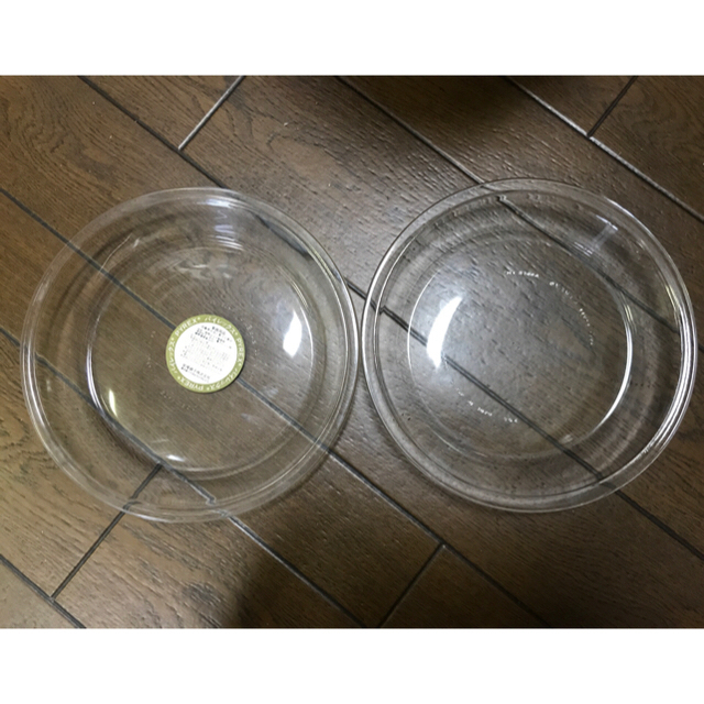 Pyrex(パイレックス)の【週末お値下げ中！】 IwakiのPYREX 耐熱皿　Lサイズ　× 2枚 インテリア/住まい/日用品のキッチン/食器(食器)の商品写真