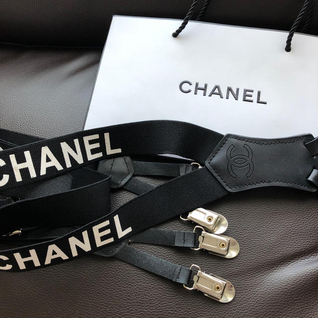 CHANEL(シャネル)のシャネル　未使用　サスペンダー　黒 レディースのファッション小物(サスペンダー)の商品写真