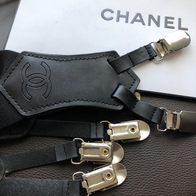 CHANEL(シャネル)のシャネル　未使用　サスペンダー　黒 レディースのファッション小物(サスペンダー)の商品写真