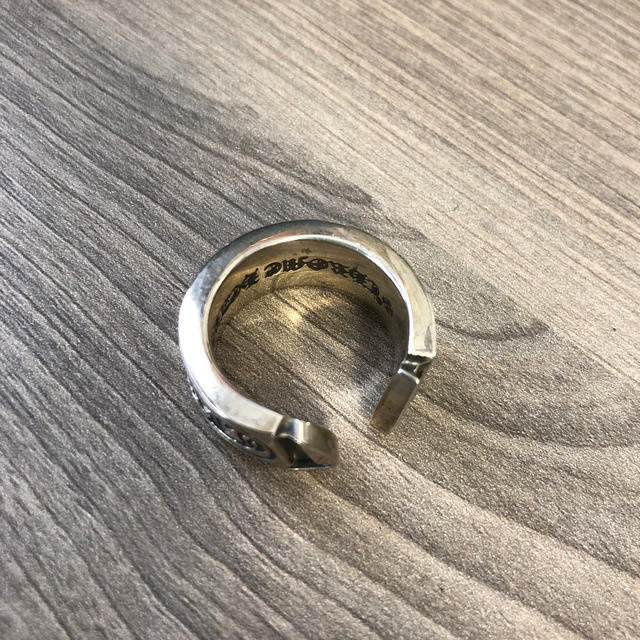 Chrome Hearts(クロムハーツ)のクロムハーツ　スクロールラベルリング メンズのアクセサリー(リング(指輪))の商品写真