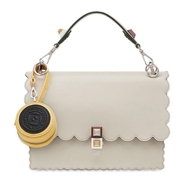 FENDI - 残り1【新品】FENDI エコバッグ 入り バッグチャーム FENDI - 残り1【新品】FENDI エコバッグ 入り バッグチャーム