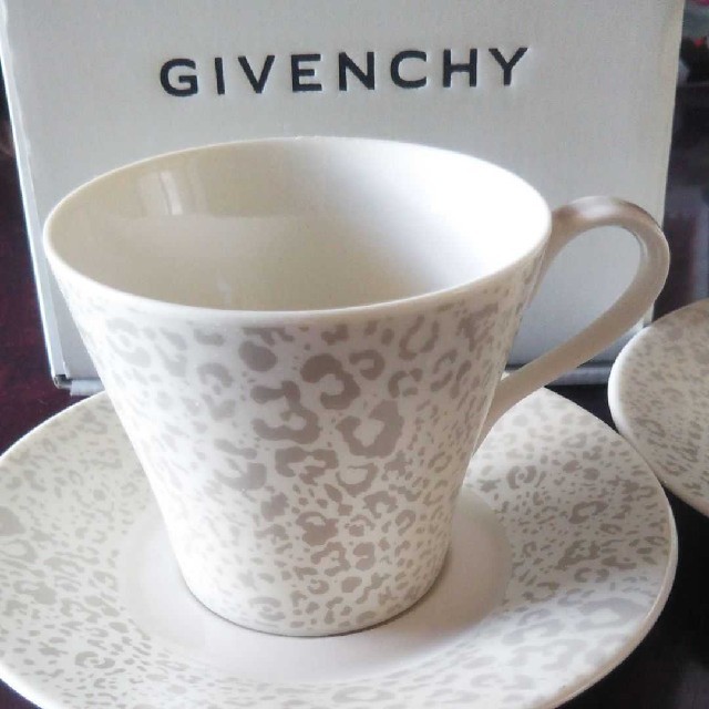 GIVENCHY(ジバンシィ)の【takatan 様専用】GIVENCHYコーヒーカップ2客 インテリア/住まい/日用品のキッチン/食器(グラス/カップ)の商品写真