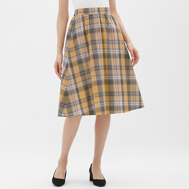 GU(ジーユー)の(421) チェック柄 イエロー フレアミディスカート Mサイズ レディースのスカート(ひざ丈スカート)の商品写真