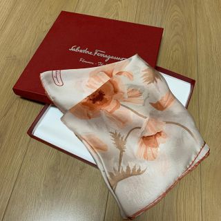 サルヴァトーレフェラガモ(Salvatore Ferragamo)の【ブークレー様専用】フェラガモ　花柄スカーフ(バンダナ/スカーフ)