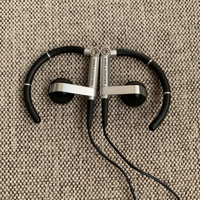 Bang&Olufsen Earphones A8 スマホ/家電/カメラのオーディオ機器(ヘッドフォン/イヤフォン)の商品写真