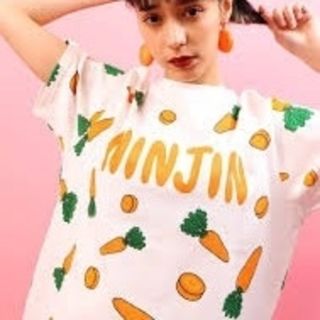 プニュズ(PUNYUS)のプニュズ　総柄ニンジンTシャツ(Tシャツ(半袖/袖なし))