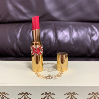 イヴサンローランボーテ(Yves Saint Laurent Beaute)の口紅　ルージュ ヴォリュプテ シャインNo.26 コーラルイントレピッド(口紅)