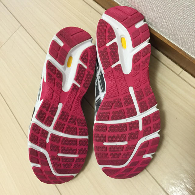 asics(アシックス)のアシックス ピンク&グレー スニーカー♡ レディースの靴/シューズ(スニーカー)の商品写真