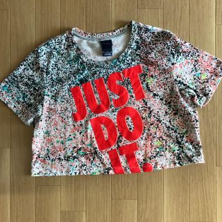 ナイキ(NIKE)のNIKE  ナイキ　ショート丈Tシャツ(Tシャツ(半袖/袖なし))