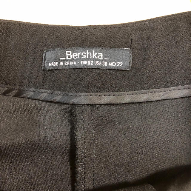 Bershka(ベルシュカ)のベルシュカ　ガウチョパンツ  ワイドパンツ レディースのパンツ(カジュアルパンツ)の商品写真