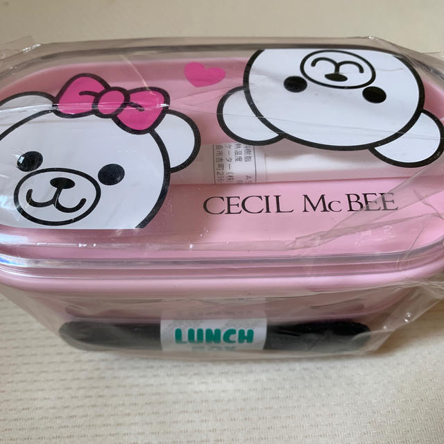 CECIL McBEE(セシルマクビー)のセシルマクビーCECILベア2段弁当箱 インテリア/住まい/日用品のキッチン/食器(弁当用品)の商品写真