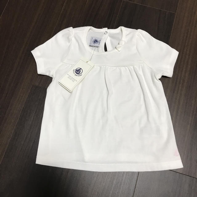 PETIT BATEAU(プチバトー)の【新品未使用】プチバトー　トップス 半袖Tシャツ ホワイト　24m 86㎝ キッズ/ベビー/マタニティのベビー服(~85cm)(Ｔシャツ)の商品写真