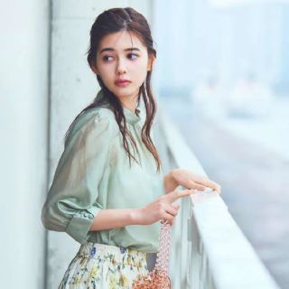 ジルバイジルスチュアート(JILL by JILLSTUART)のtomo様ジルバイジル  美人百花4月号掲載商品 パフスリーブブラウス グリーン(シャツ/ブラウス(長袖/七分))