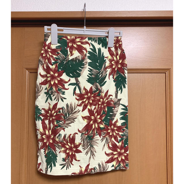 夏柄タイトスカート レディースのスカート(ひざ丈スカート)の商品写真