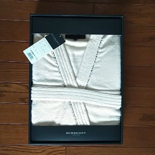 バーバリー(BURBERRY)の【新品】BURBERRYバスローブ(タオル/バス用品)