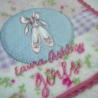 ローラアシュレイ(LAURA ASHLEY)のローラアシュレィトゥシューズ刺繍タオルハンカチ(ハンカチ)