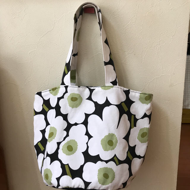 ハンドメイド☆トートバッグ しょぼい ❤️北欧白い花柄❤️ ハンドメイド☆トートバッグ しょぼい ❤️北欧白い花柄❤️