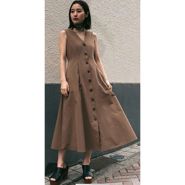 moussy(マウジー)のMOUSSY ウエストタック ワンピース ライトブラウン レディースのワンピース(ロングワンピース/マキシワンピース)の商品写真